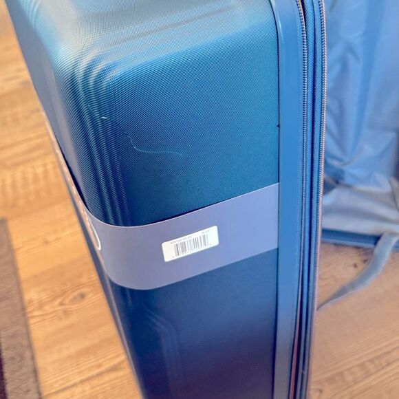 Tag Gateway 2.0 Piece Hard side Spinner 20“ Luggage suitcase $439 - Picture 9 of 9